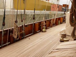 Manutenzione lavorazioni in legno barca a vela