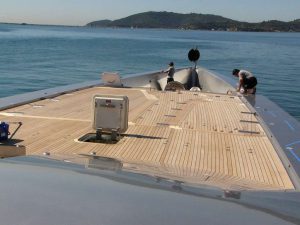 Coperte in legno teak per yacht