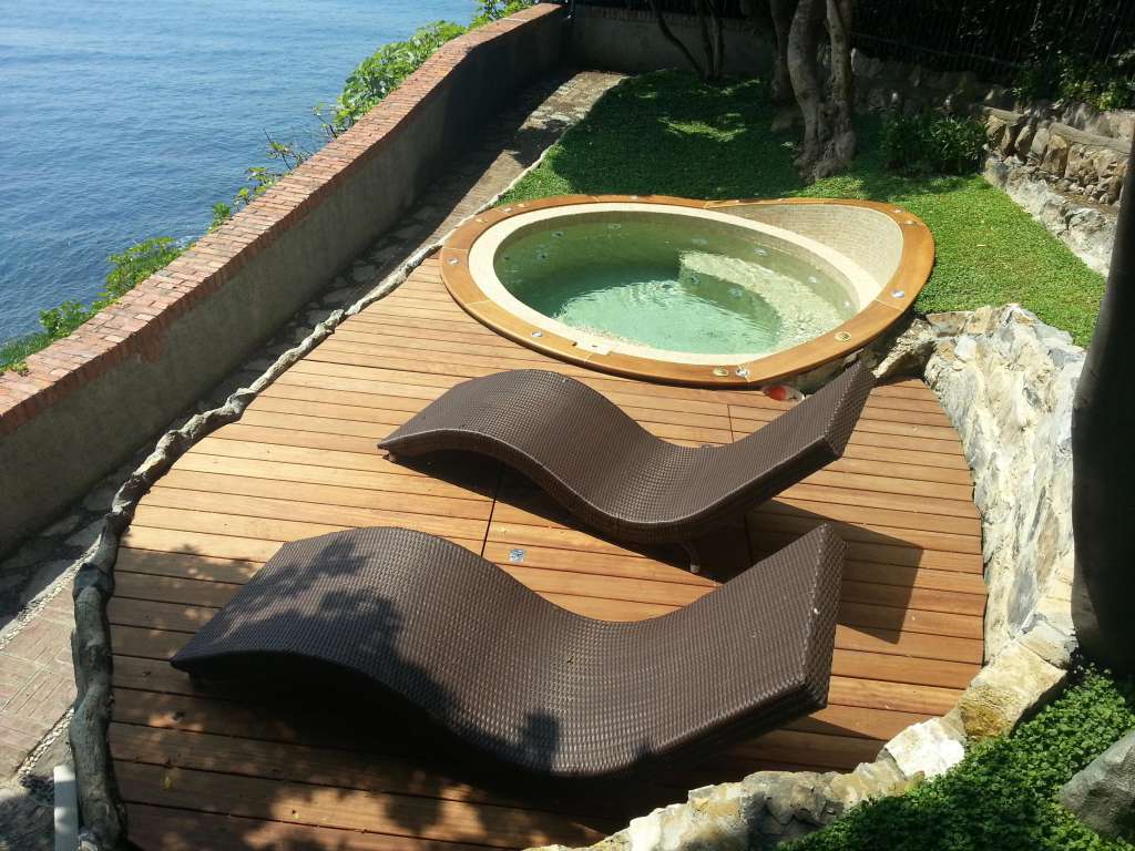 Teak boarder for Jacuzzi