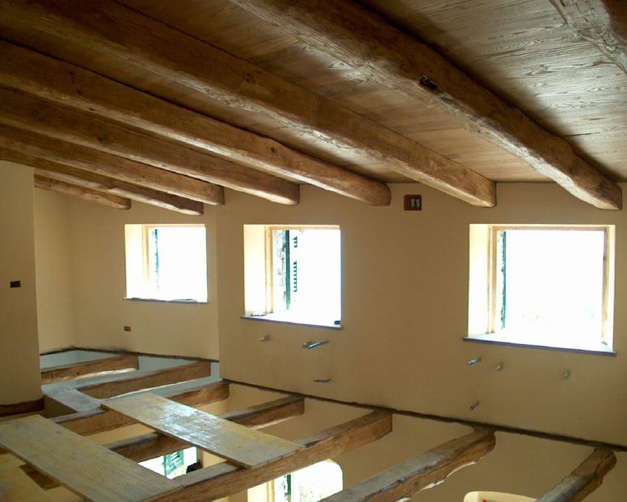 Travi a copertura in castagno per tetto